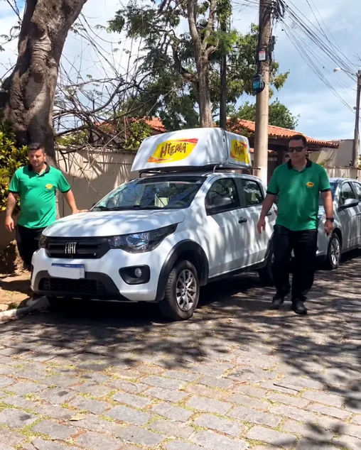 Equipe da Hiena em atendimento, registro 02